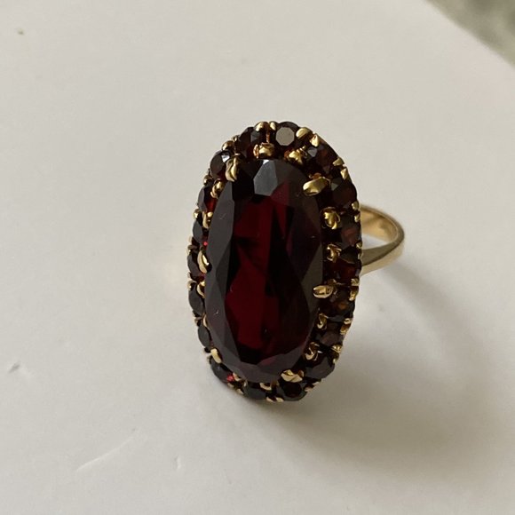 Heavy Antique 18K Yellow Gold Ring with Large Natural Garnet - Picture 2 of 12
